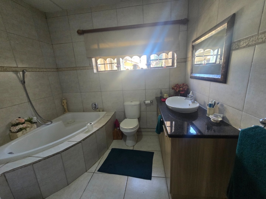 5 Bedroom Property for Sale in Dan Pienaar Free State